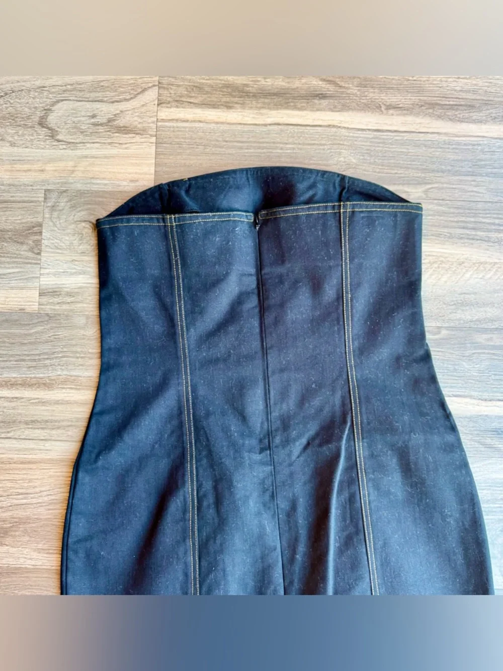 Elevated‎ Tailored Strapless Dress Structured Panel Seam Silhouette